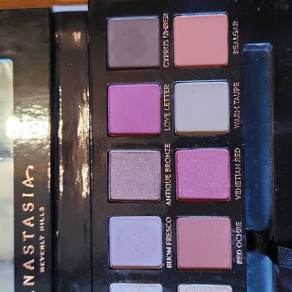 Like New ABH Modern Renissance Palette!! - Picture 3 of 3